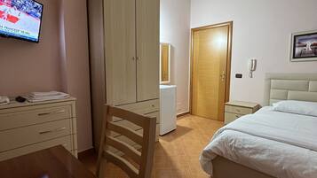 Standard Double Room | Free WiFi, bed sheets