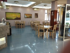 Dining - Vila 3 Rooms (Durrës)