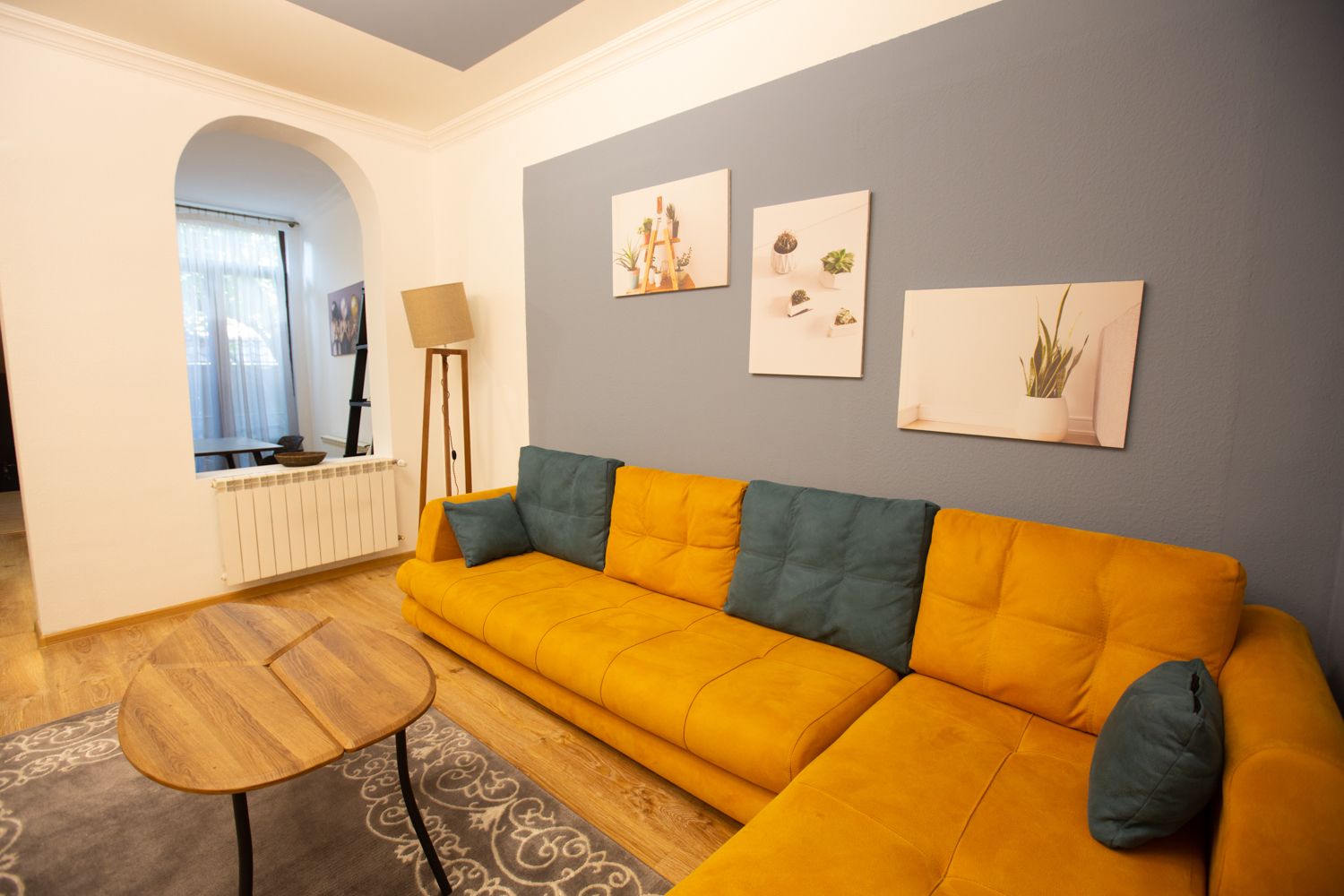 Design House | Living room | 50-inch flat-screen TV with cable channels, Smart TV