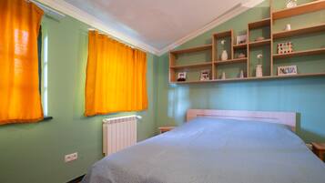 Design House | 2 bedrooms, desk, laptop workspace, blackout curtains