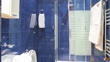 Design House | Bathroom | Shower, rainfall showerhead, free toiletries, hair dryer