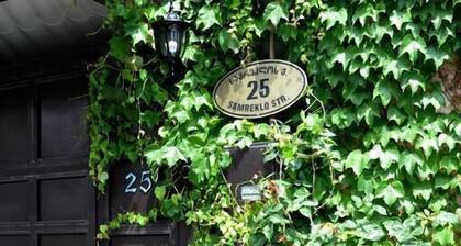 Veranda House on Samreklo 25