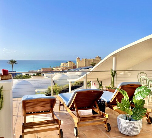 Luxury Villa with wonderful oceanview, private pool & WIFI