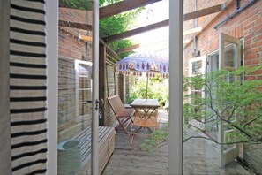 House (3 Bedrooms) | Terrace/patio - No. 81 Tower Street (Winchester)