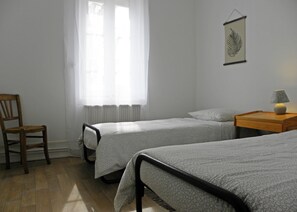 2 slaapkamers, een strijkplank/strijkijzer, gratis wifi, beddengoed