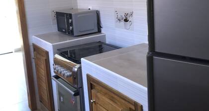 SOMONE NEAR LAGOON AND BEACHES HOUSE WITH SPORTS POOL