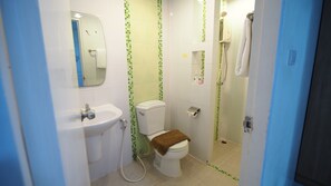 Premier Twin Room | Bathroom | Shower, towels, soap, shampoo - Salin Home Hotel Ramkhamhaeng (Bangkok)