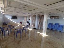 Desayuno con opciones de la cocina local incluido todos los días 