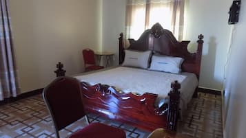 Quarto casal | Escrivaninha, espaço de trabalho para notebook, Wi-Fi de cortesia