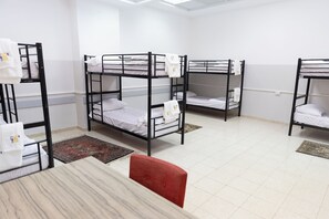 Bureau, espace de travail pour ordinateur portable, Wi-Fi gratuit