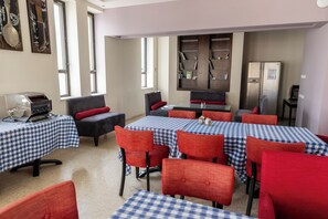 In-room dining - New Gate Hostel (Jerusalem)