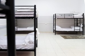 Desk, laptop workspace, free WiFi, bed sheets - New Gate Hostel (Jerusalem)