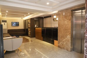 Lobby sitting area - Roland Hotel (Kolkata)