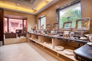 Buffet breakfast for a fee - Roland Hotel (Kolkata)