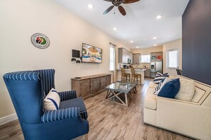 TV - Casa Del Mar Cottage near Disney with Margaritaville Resort & Island H2O Access. (Kissimmee)