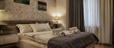 Bureau, chambres insonorisées, fer et planche à repasser, Wi-Fi gratuit