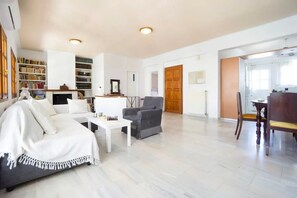 Smart-TV, Kamin, Computerbildschirme, Drucker