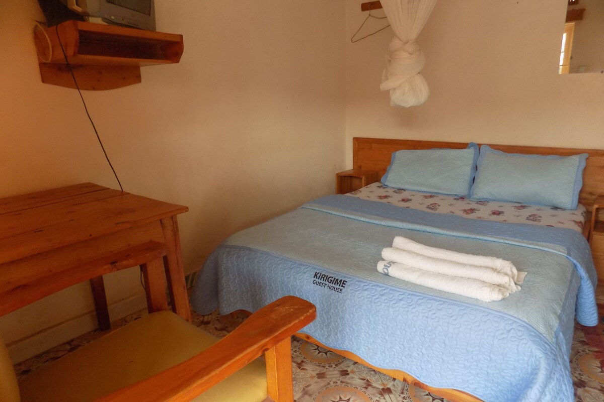 Desk, laptop workspace, WiFi (free), bed sheets