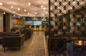 3 bars/lounges, rooftop bar - Vivari Hotel and Spa by Mantis (Krugersdorp)