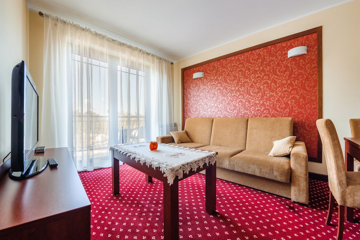 Apartamento (A 65) | Tabla de planchar con plancha y decoración individual