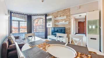 Apartment (C 44) | Individually decorated, individually furnished, iron/ironing board