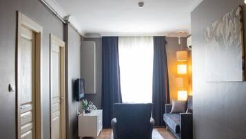 Suite, 2 Schlafzimmer | 1 Schlafzimmer, Schreibtisch, kostenloses WLAN, Bettwäsche