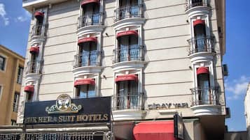 Vista frontal de la propiedad