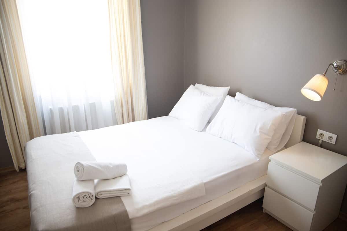Suite, 1 slaapkamer | 1 slaapkamer, een bureau, gratis wifi, beddengoed