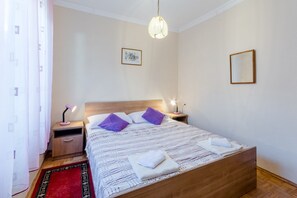 2 chambres, fer et planche à repasser, accès Internet, draps fournis