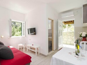 1 bedroom, WiFi, bed sheets - Apartments Matuško Mljet - One Bedroom Apartment with Balcony and Sea View (Saplunara)