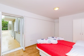 3 chambres, fer et planche à repasser, Wi-Fi gratuit, draps fournis