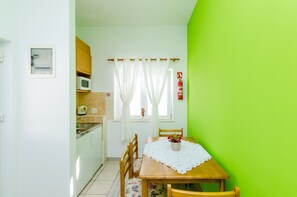 Dining - Apartments Mali Paradiso - One Bedroom Apartment with Terrace and Pool View (Mlini)