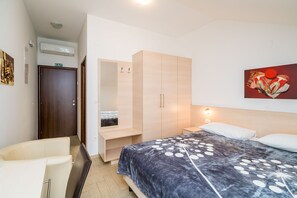 1 bedroom, iron/ironing board, Internet, bed sheets