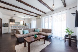 Télévision à écran plat