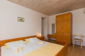 1 bedroom, WiFi, bed sheets