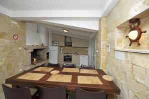 Dining - Apartments Villa Moonlight - One Bedroom Apartment with Sea View Balcony and Terrace (Okrug Gornji)