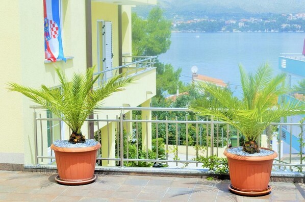 Property grounds - Apartments Villa Moonlight - One Bedroom Apartment with Sea View Balcony and Terrace (Okrug Gornji)