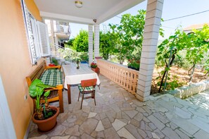 Outdoor dining - Apartments Ivana (TR) - One Bedroom Apartment with Terrace (Trogir)