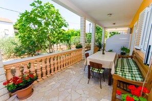 Outdoor dining - Apartments Ivana (TR) - One Bedroom Apartment with Terrace (Trogir)