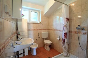 Hair dryer, towels - Apartment Laura Zaton - Two Bedroom Apartment with Terrace and Garden View (Zaton)