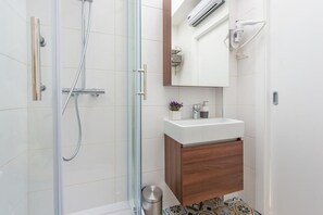 Hair dryer, towels - Apartments Arla Exclusive - Deluxe One Bedroom Apartment with Balcony and Sea View (Dubrovnik)