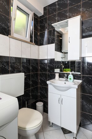 Bathtub, hair dryer, towels