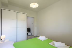 Iron/ironing board, free WiFi, bed sheets