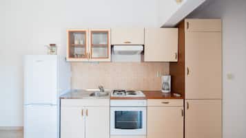 Apartment, 1 Bedroom, Balcony, Sea View | Private kitchen | Fridge, oven, stovetop, coffee/tea maker
