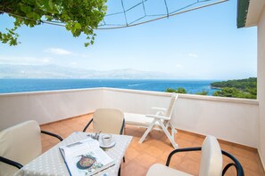 Appartement, 1 chambre, terrasse, vue sur la mer | Vue de la chambre