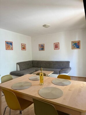 Dining - Apartments Marković Orebić- Two Bedroom Apartment with Terrace and Garden View (A1) (Orebic)