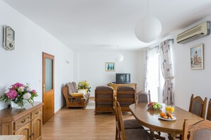 Dining - Apartments Oleander Sea View - Three Bedroom Apartment with Terrace and Sea View (Cavtat)