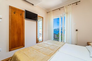 2 habitaciones, tabla de planchar con plancha, internet y ropa de cama