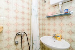 Towels - Rooms Jozomare - Twin Room with Shared Bathroom (Second floor) (Dubrovnik)