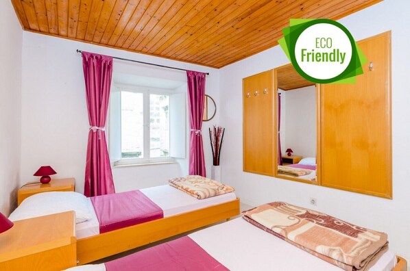1 bedroom, free WiFi, bed sheets - Rooms Jozomare - Twin Room with Shared Bathroom (Second floor) (Dubrovnik)